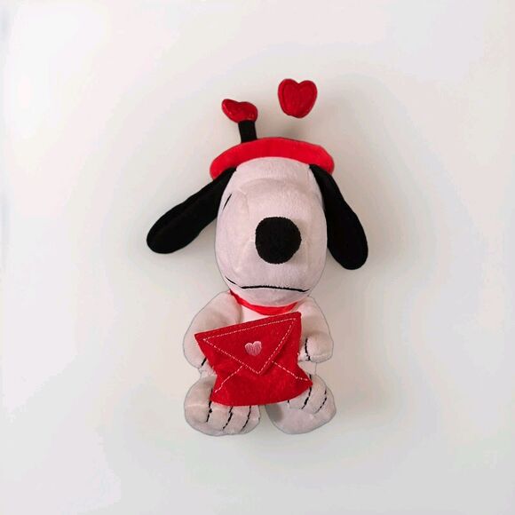 Hallmark Snoopy Peanuts Valentine Plush 2021 Mail Envelope Stuffed Animal Toy - Picture 1 of 7